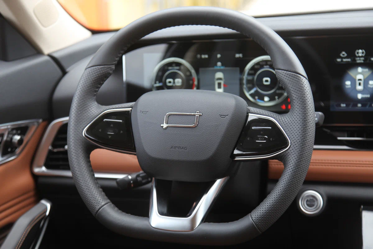 Интерьер салона <br>Faw Bestune T99