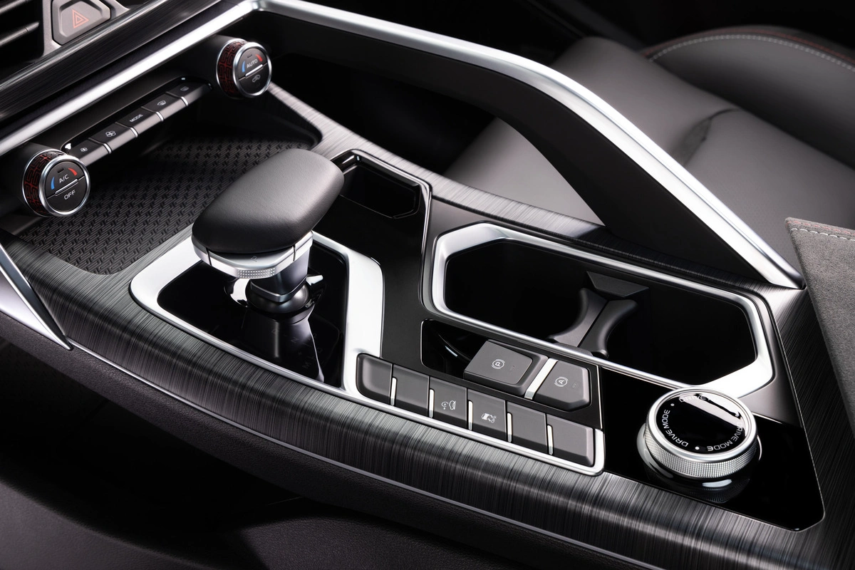 Интерьер салона <br>KNEWSTAR 001