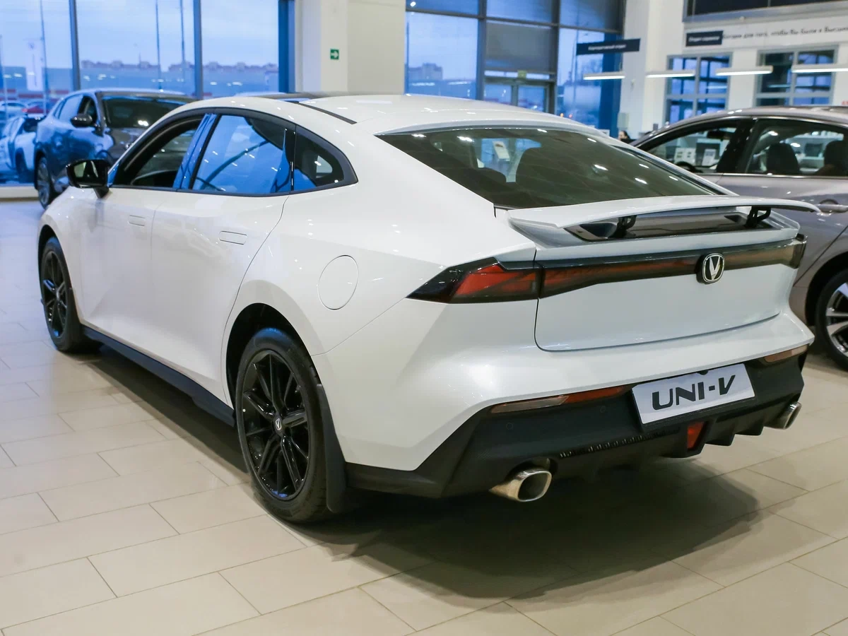 Внешний вид <br>Changan UNI-V