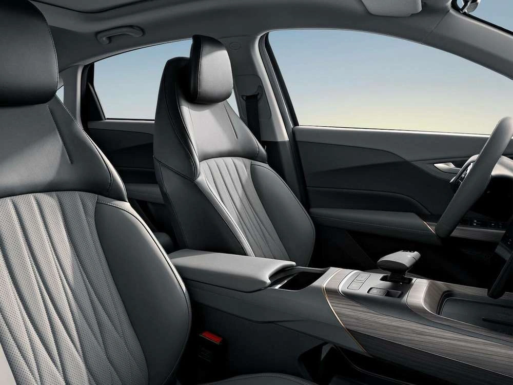 Интерьер салона <br>Changan Lamore