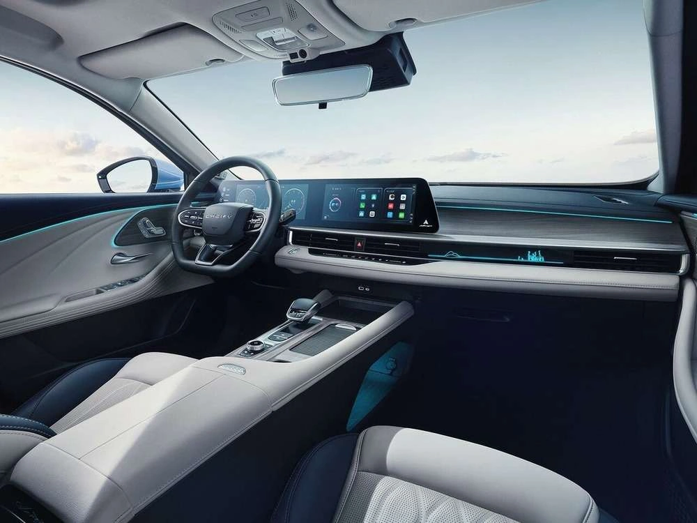 Интерьер салона <br>Chery Arrizo 8