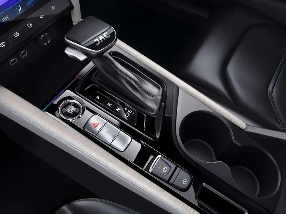 Интерьер салона <br>Jac J7