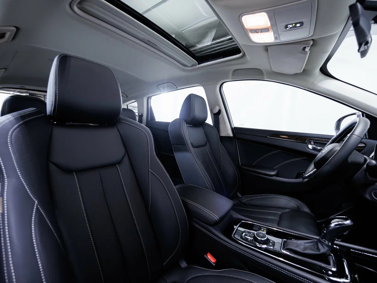 Интерьер салона <br>Dongfeng 580