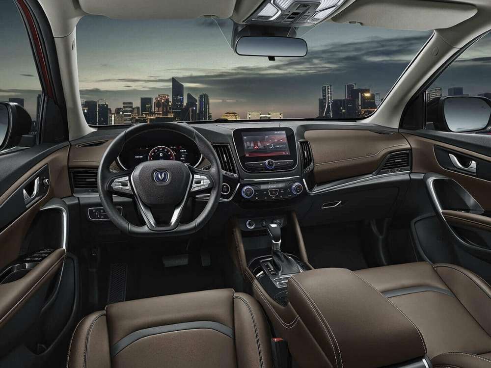 Интерьер салона <br>Changan CS55