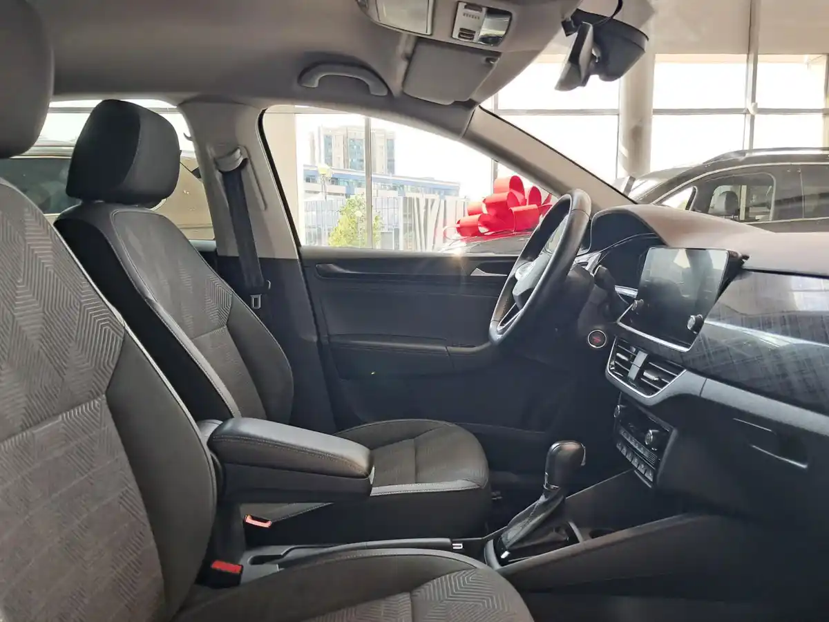 Интерьер салона <br>Volkswagen Polo