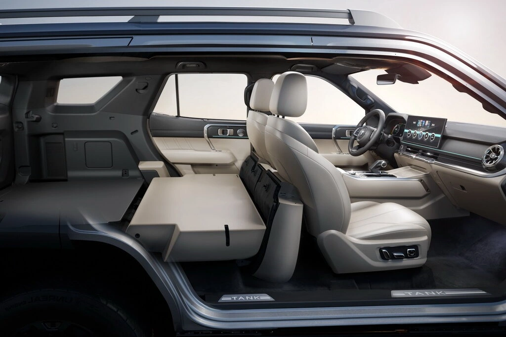 Интерьер салона <br>Tank 400