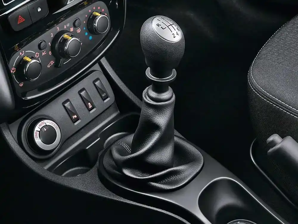 Интерьер салона <br>Nissan Terrano