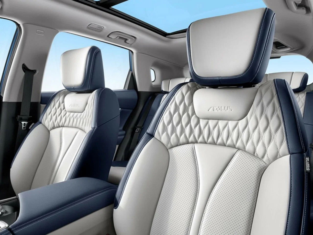 Интерьер салона <br>Dongfeng Huge