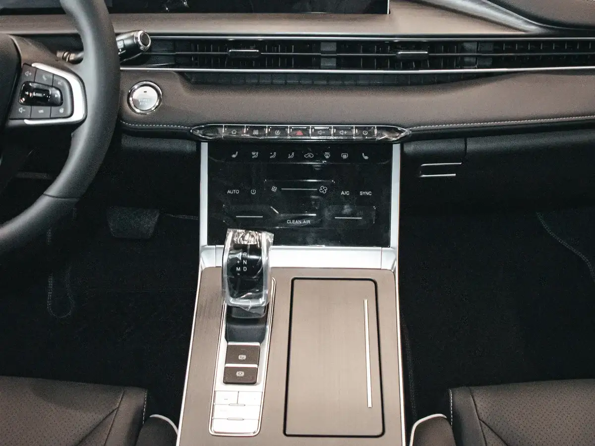 Интерьер салона <br>Tenet T4