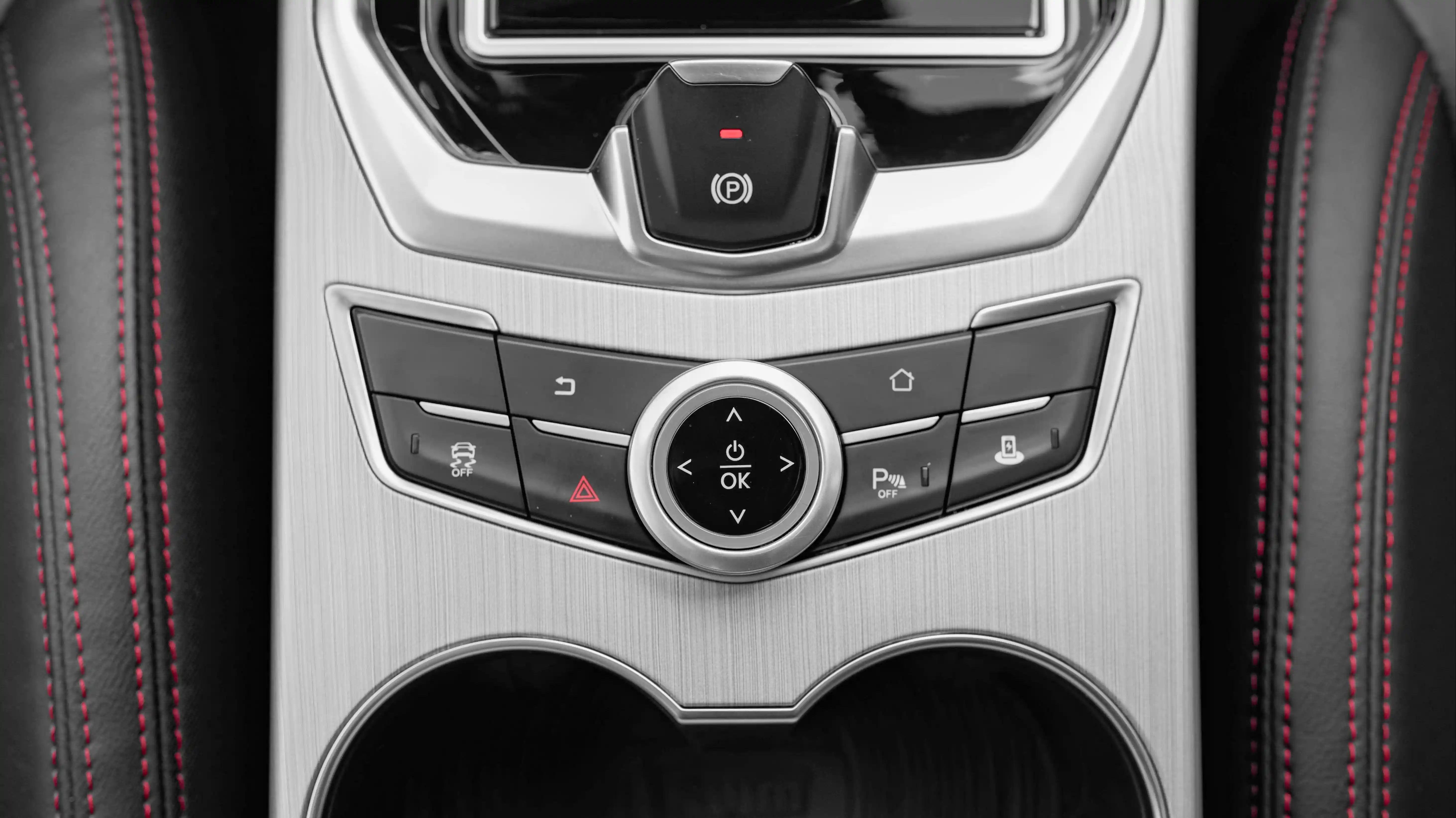 Интерьер салона <br>SWM G01F