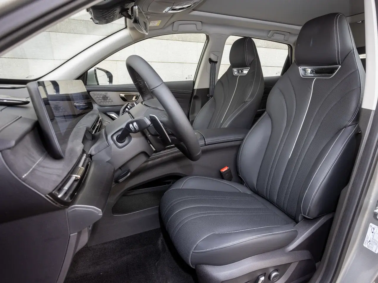 Интерьер салона <br>EXEED LX  NEW