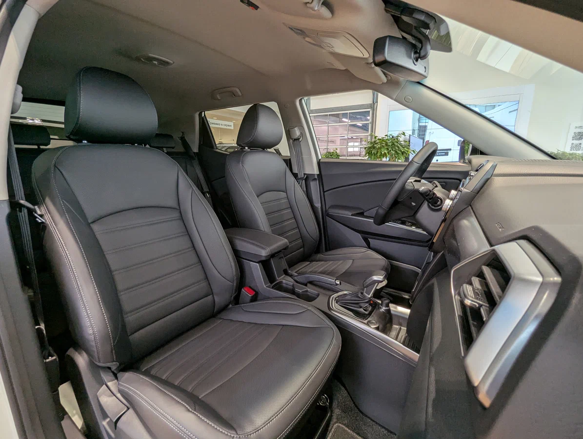 Интерьер салона <br>KGM TIVOLI