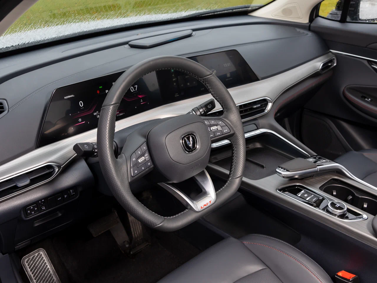 Интерьер салона <br>Changan UNI-T