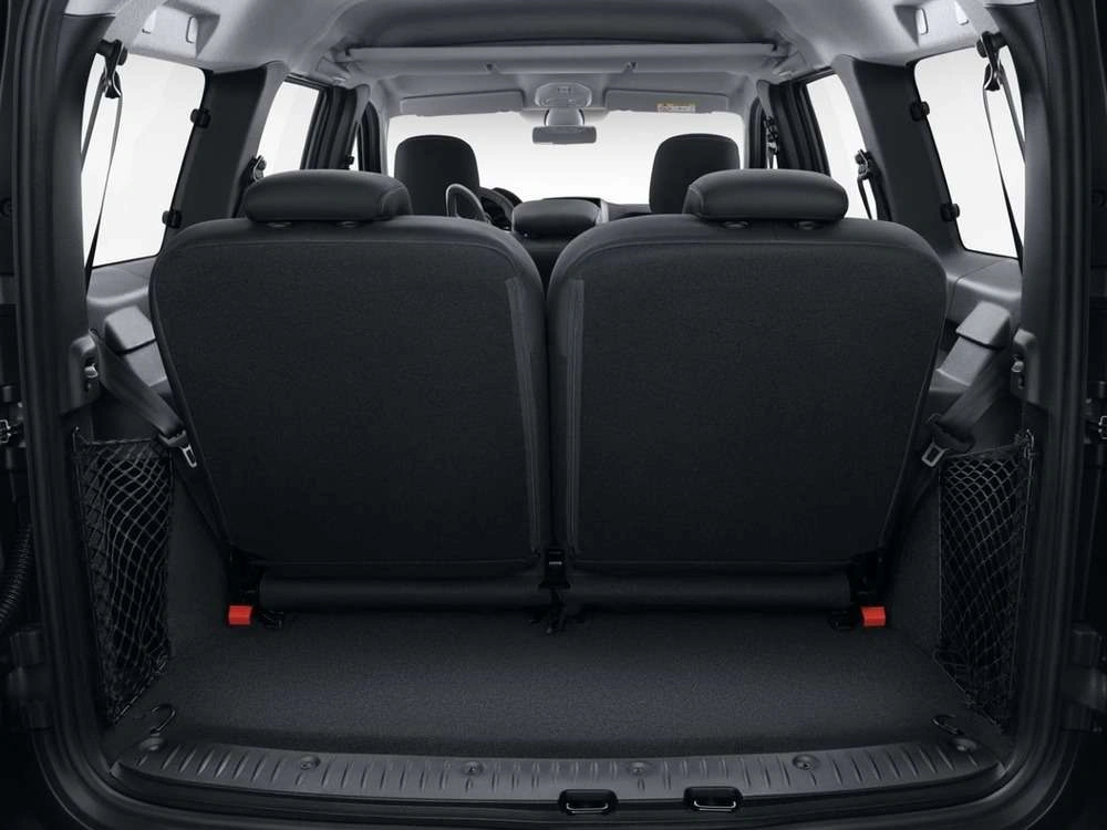 Интерьер салона <br>Lada Largus Cross