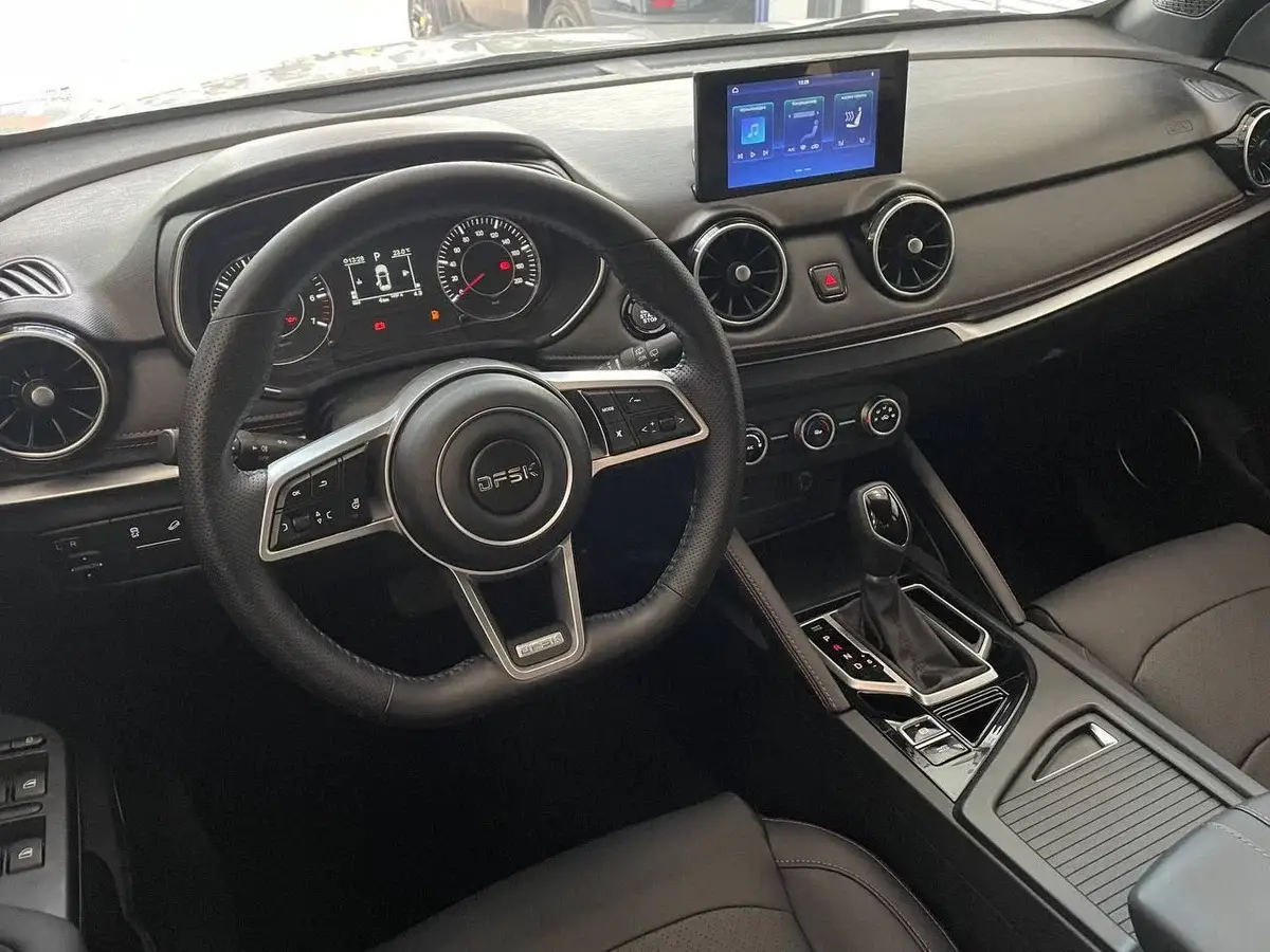 Интерьер салона <br>Dongfeng DFSK 500