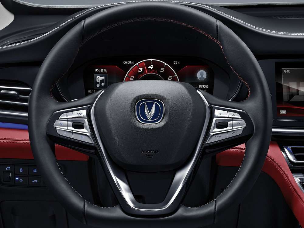 Интерьер салона <br>Changan CS85 Coupe