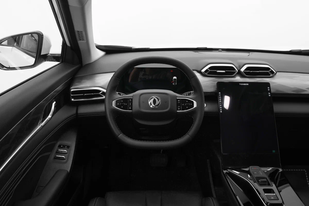 Интерьер салона <br>Dongfeng Mage