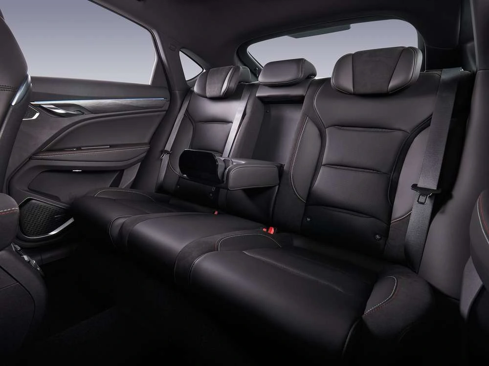 Интерьер салона <br>Geely Tugella