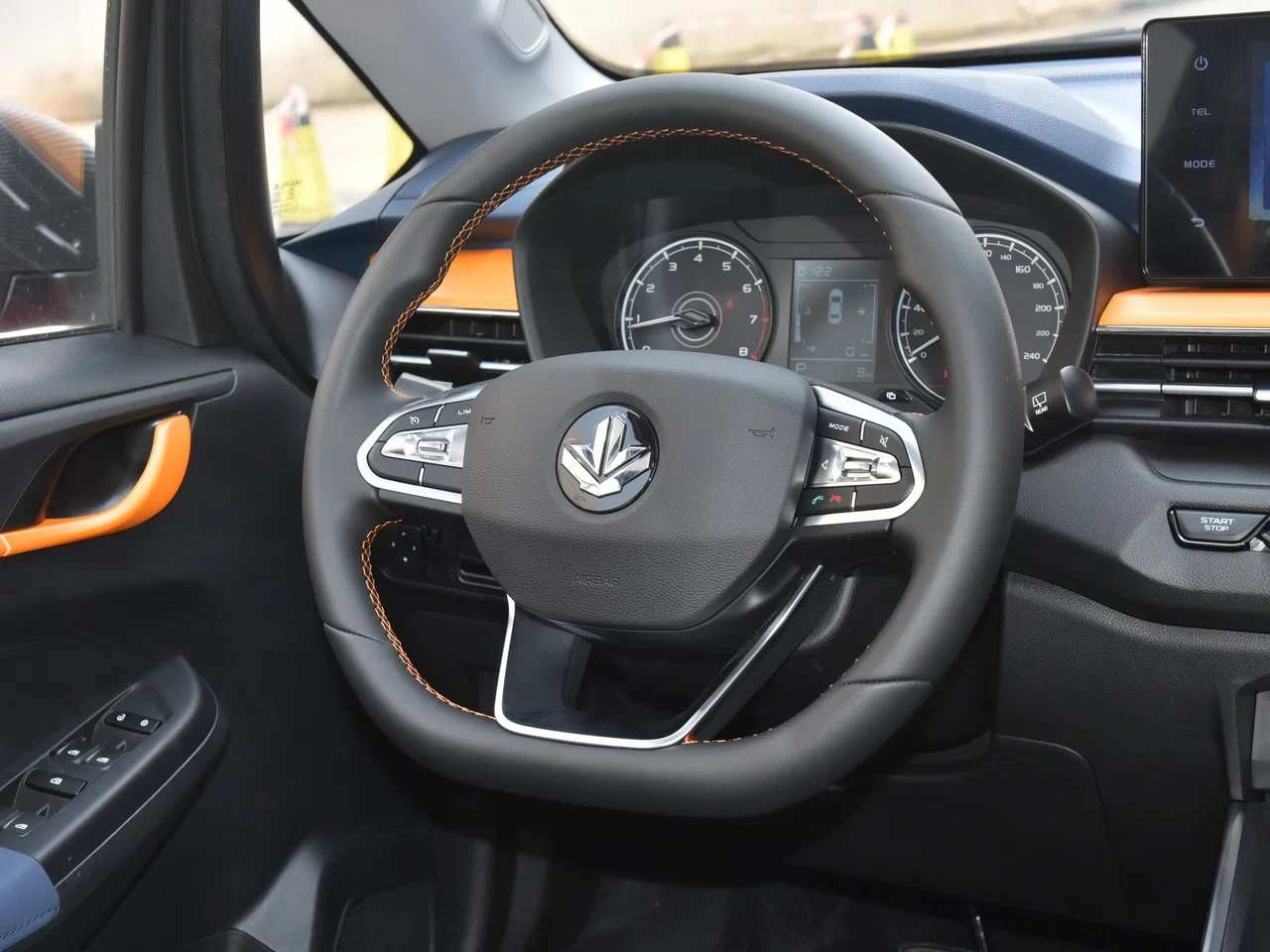 Интерьер салона <br>LIVAN X3Pro