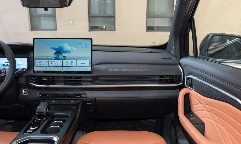 Интерьер салона <br>Geely Okavango