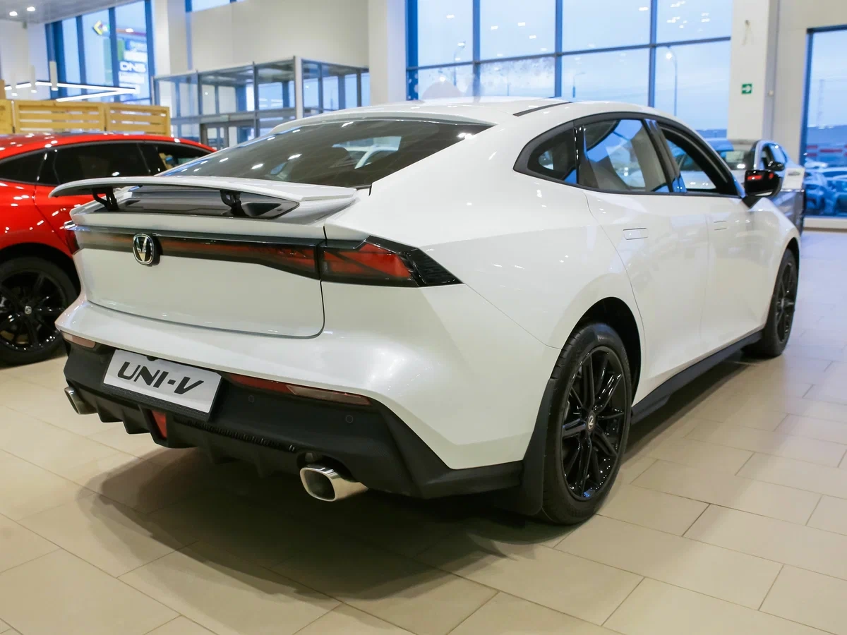 Внешний вид <br>Changan UNI-V