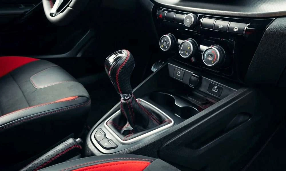 Интерьер салона <br>Lada Vesta Sportline