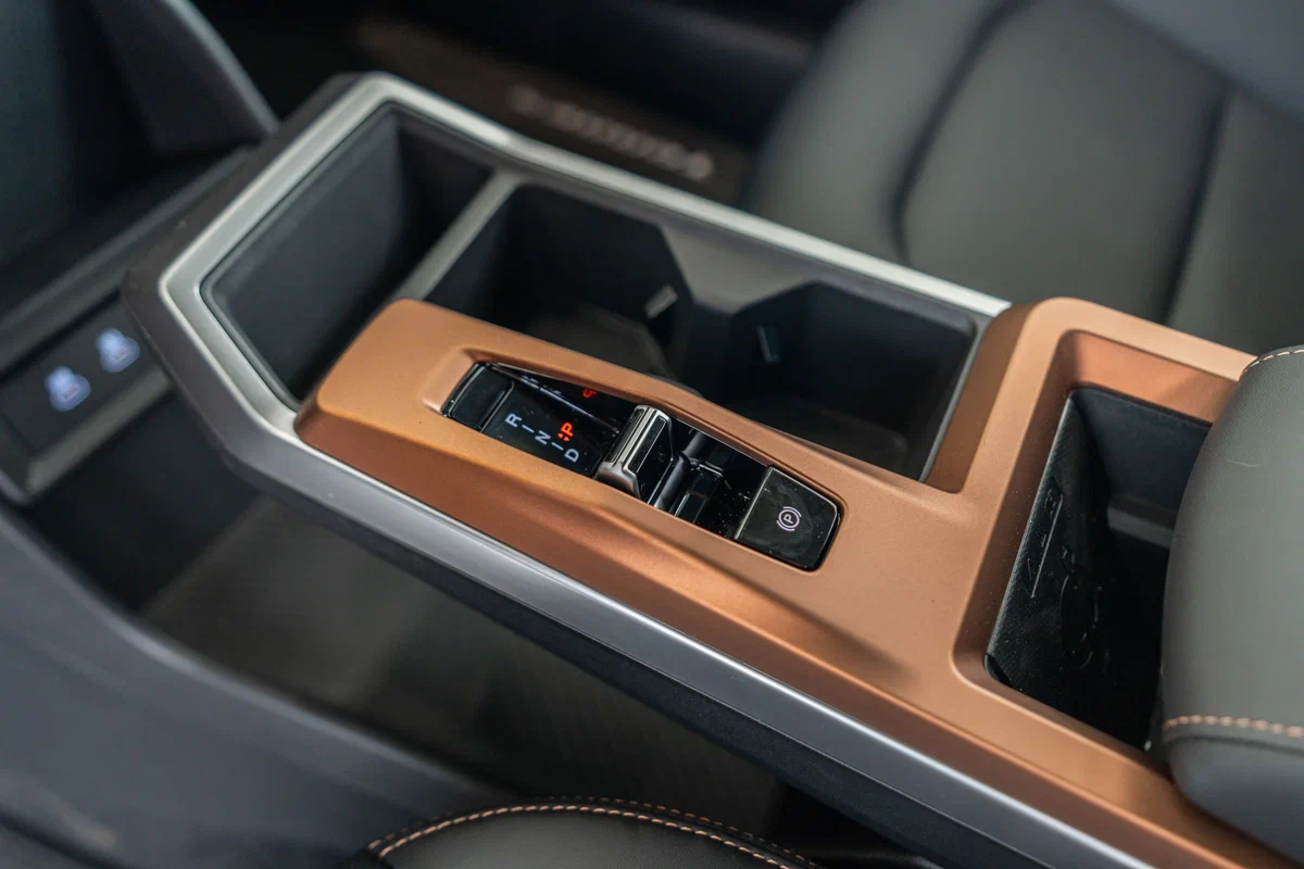 Интерьер салона <br>KGM TORRES