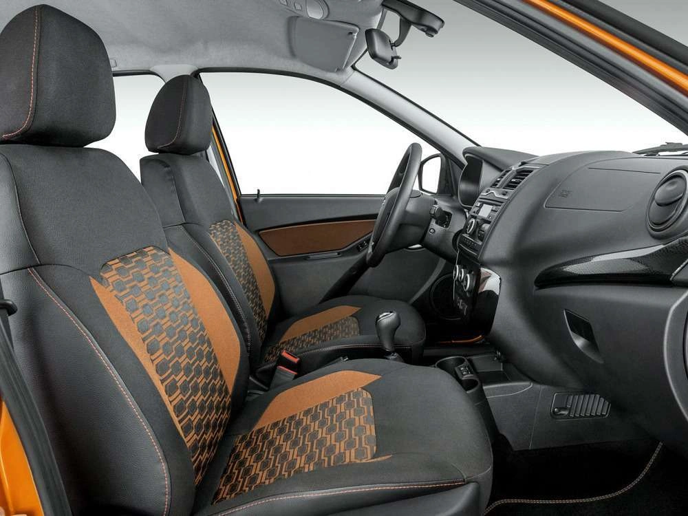 Интерьер салона <br>Lada Granta Cross