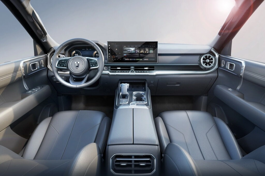 Интерьер салона <br>Tank 400