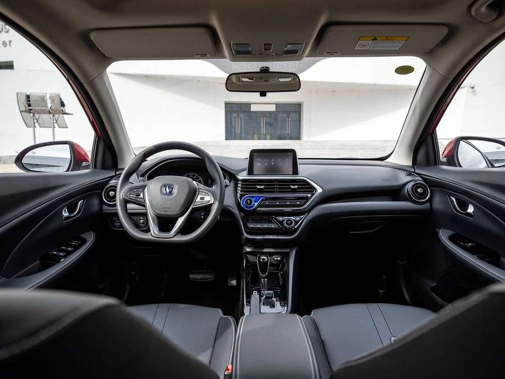 Интерьер салона <br>Changan Alsvin