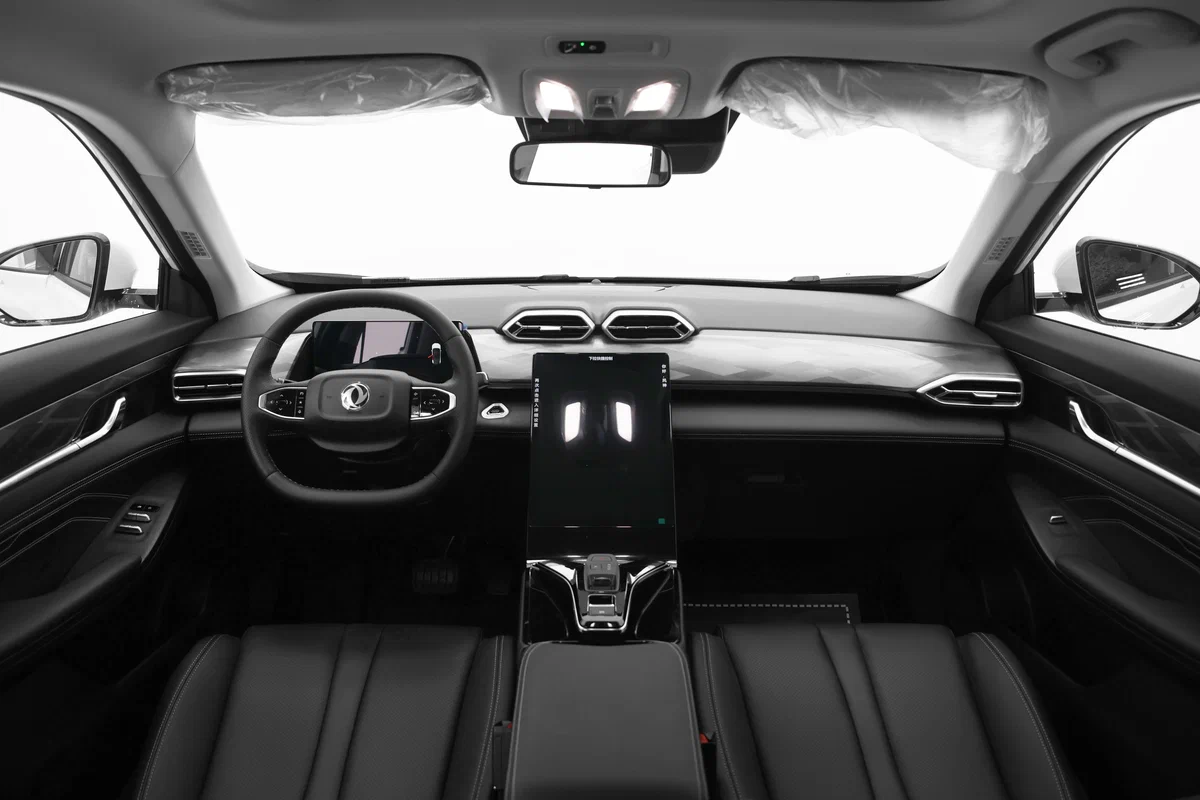 Интерьер салона <br>Dongfeng Mage