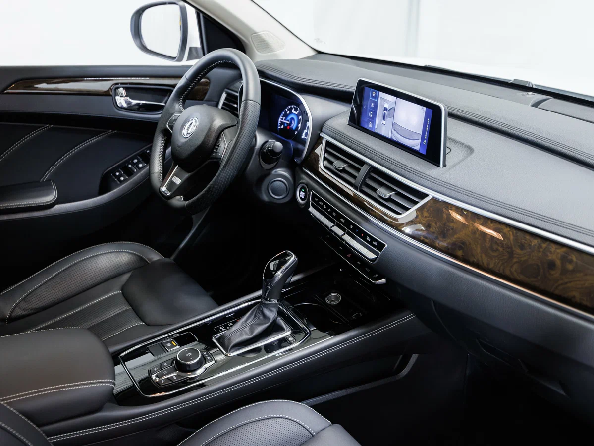 Интерьер салона <br>Dongfeng 580