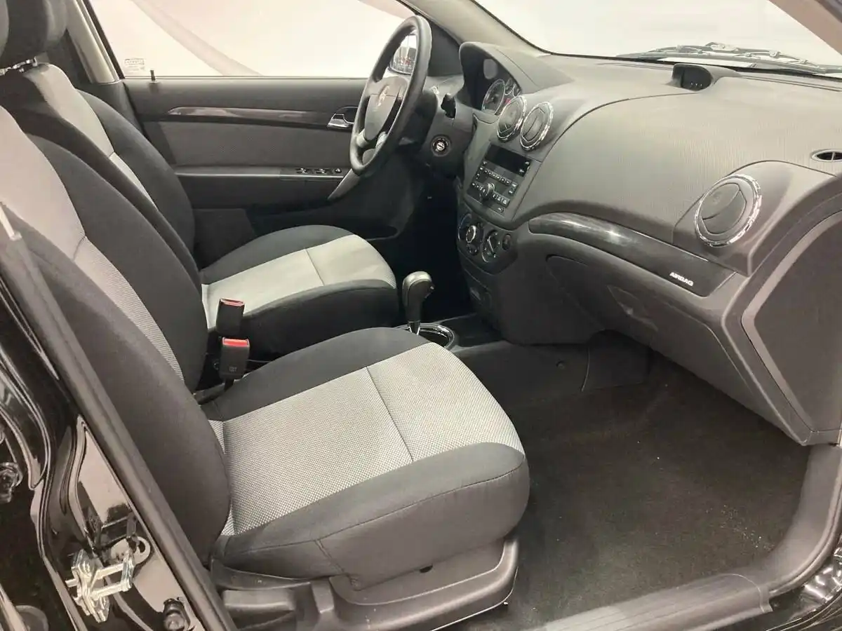 Интерьер салона <br>Chevrolet Nexia