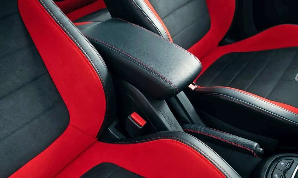 Интерьер салона <br>Lada Vesta Sportline