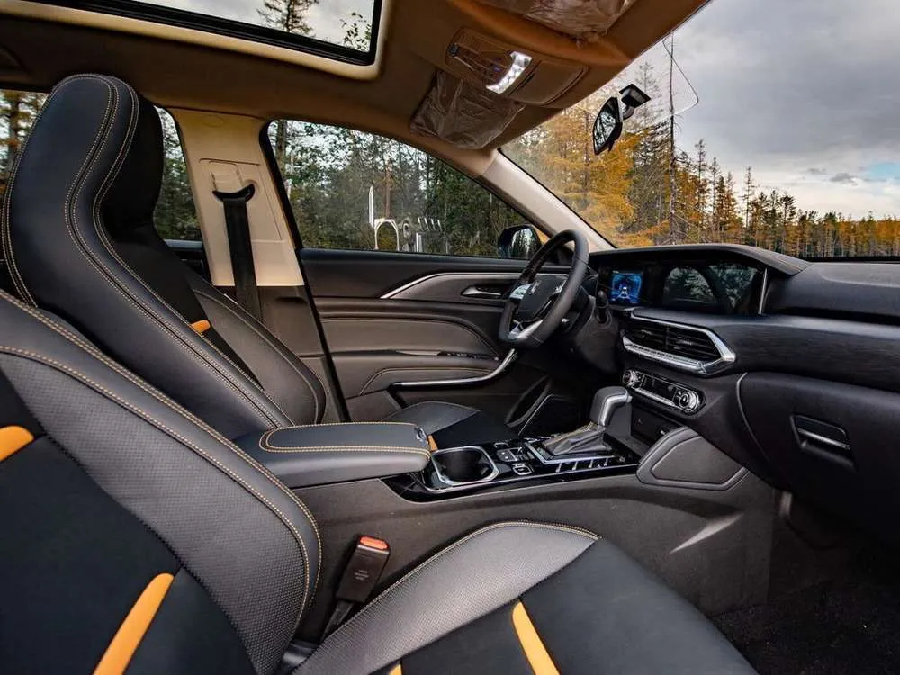 Интерьер салона <br>Faw Bestune T77