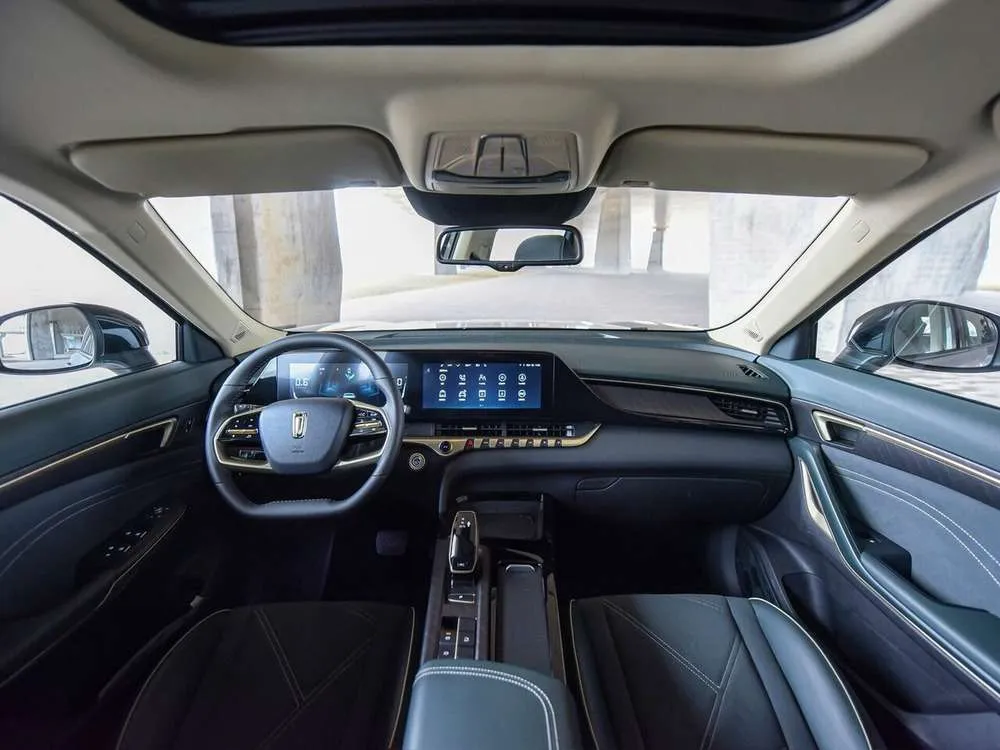 Интерьер салона <br>Faw Bestune T55