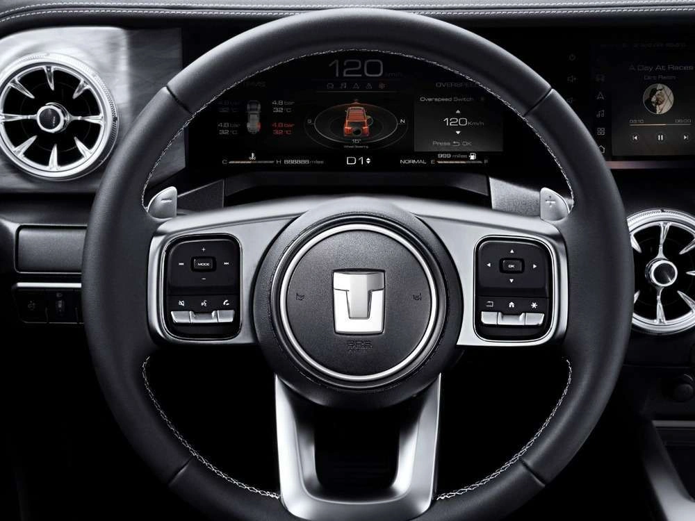 Интерьер салона <br>Tank 300