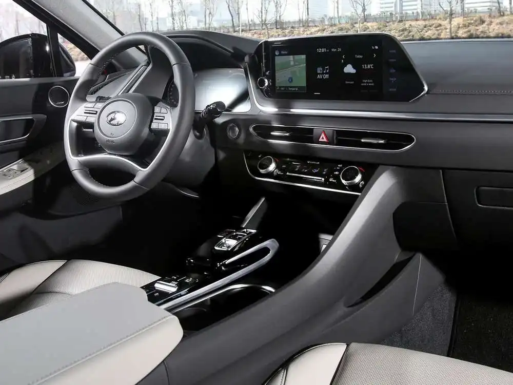 Интерьер салона <br>Hyundai Sonata Седан