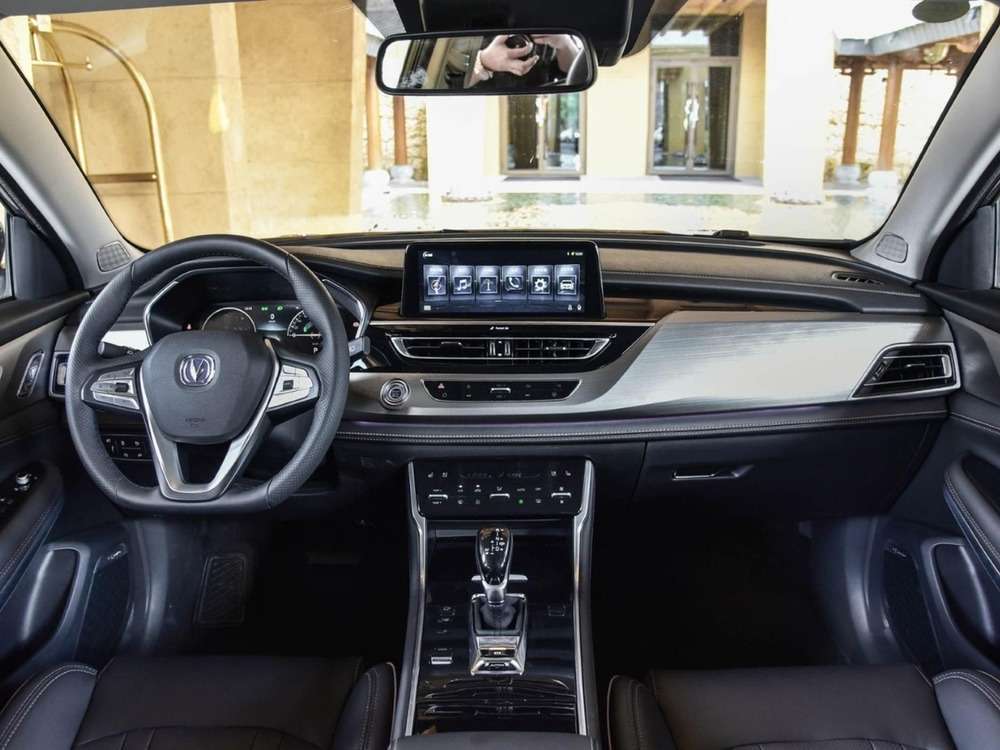 Интерьер салона <br>Changan CS75 FL