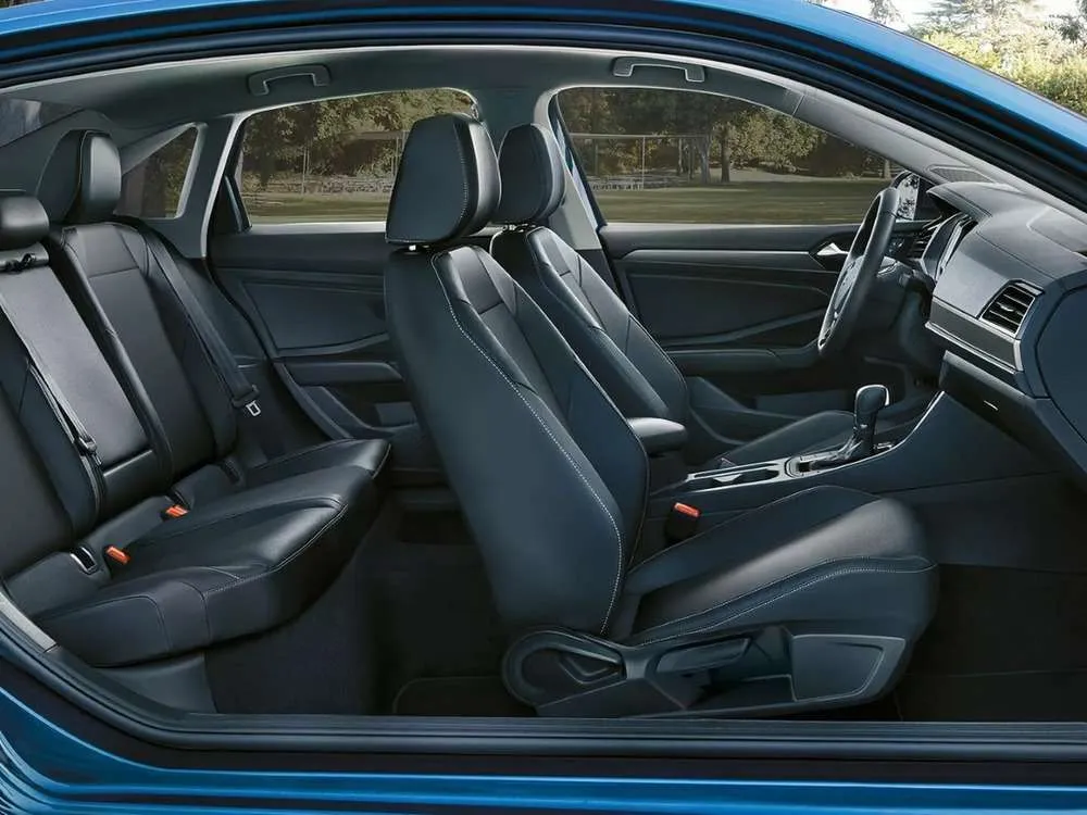 Интерьер салона <br>Volkswagen Jetta