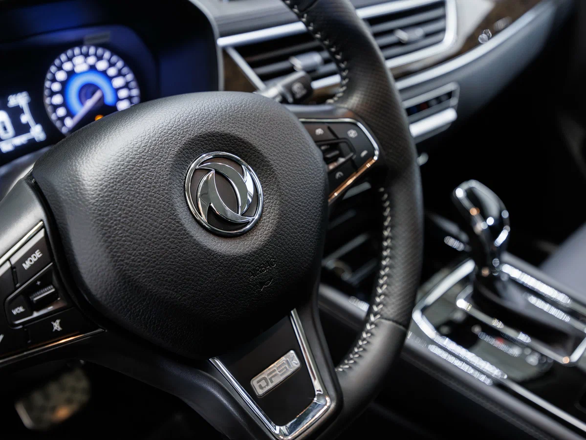 Интерьер салона <br>Dongfeng 580