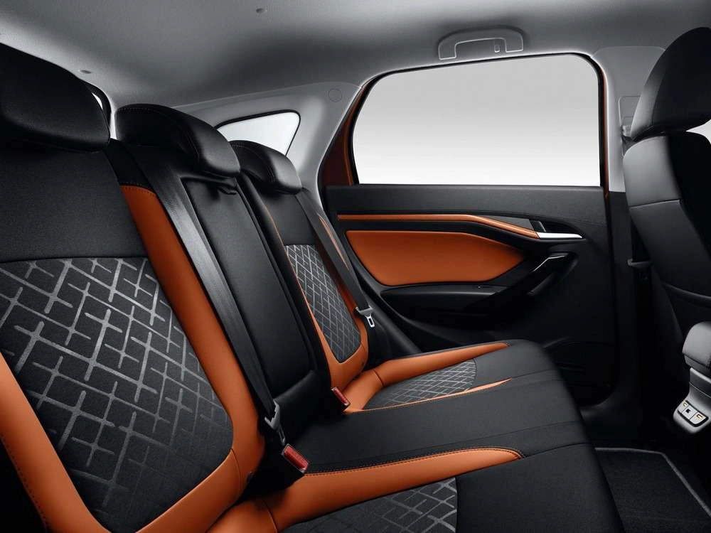 Интерьер салона <br>Lada Vesta SW Cross