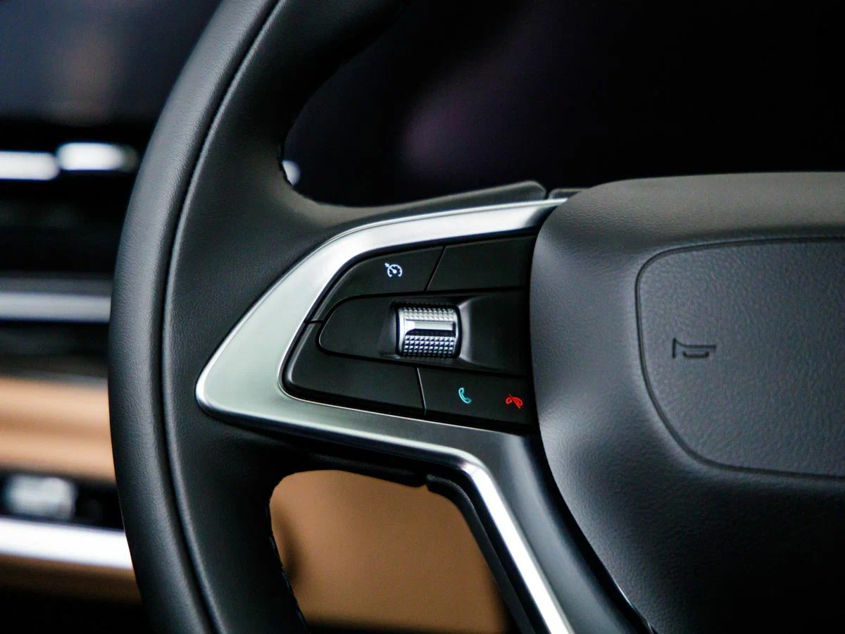 Интерьер салона <br>LIVAN X6Pro