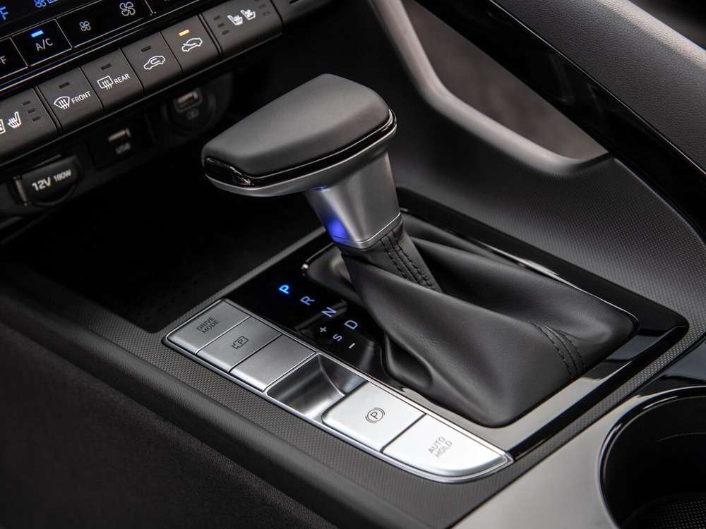 Интерьер салона <br>Hyundai Elantra