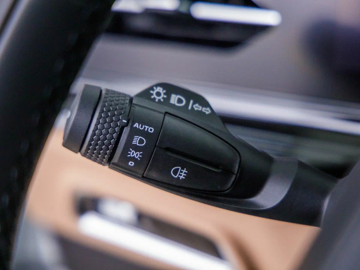 Интерьер салона <br>LIVAN X6Pro