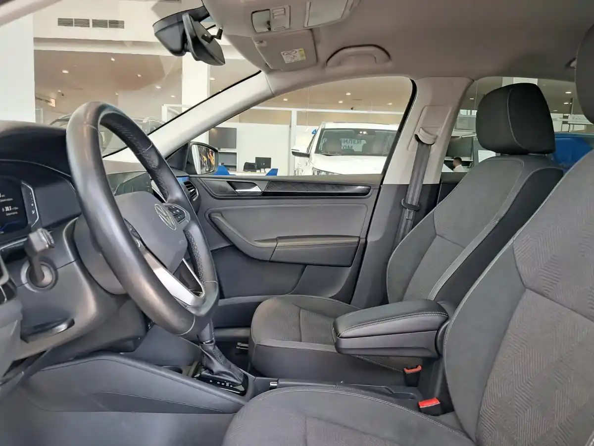 Интерьер салона <br>Volkswagen Polo