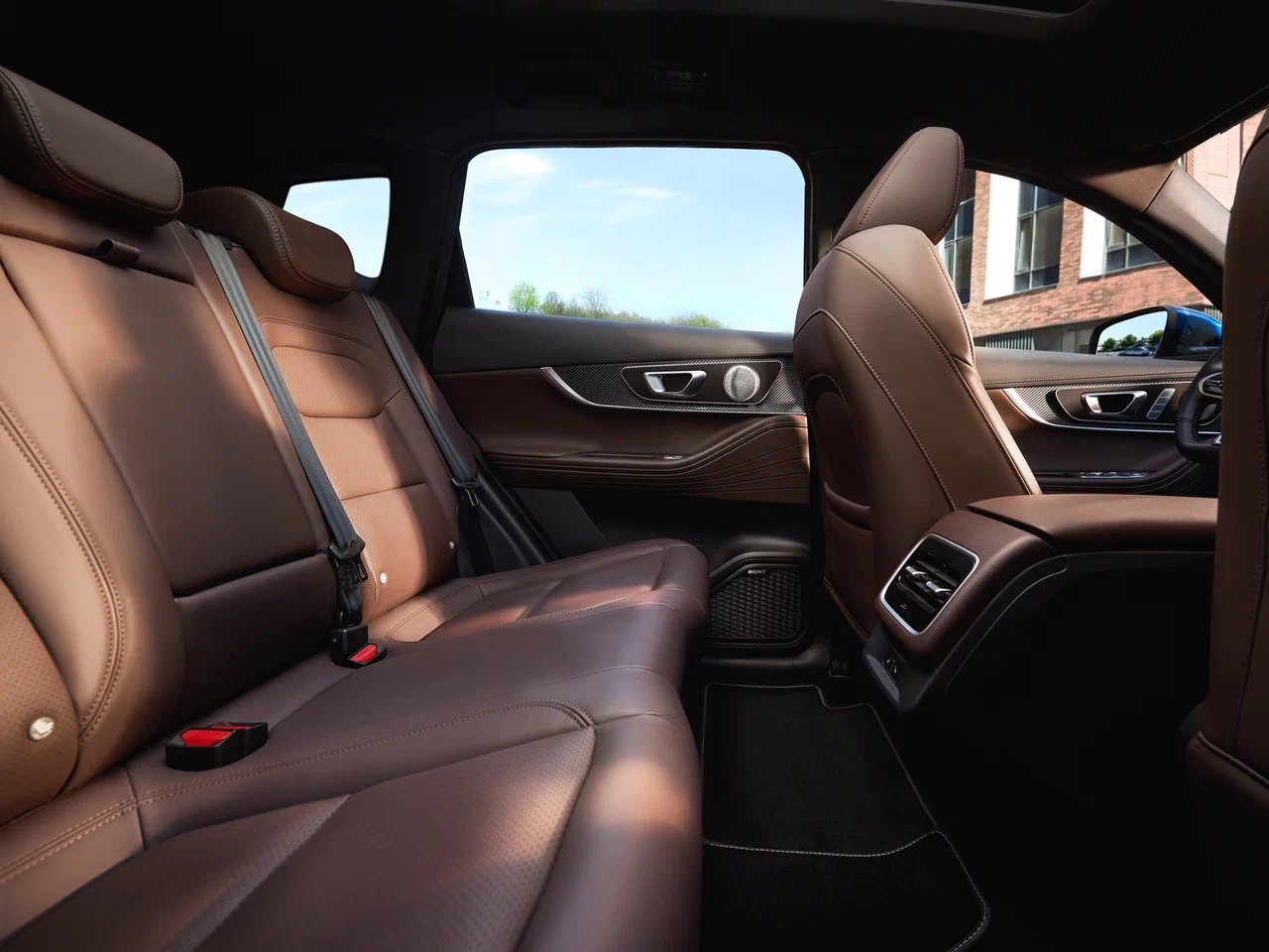 Интерьер салона <br>Tenet T7