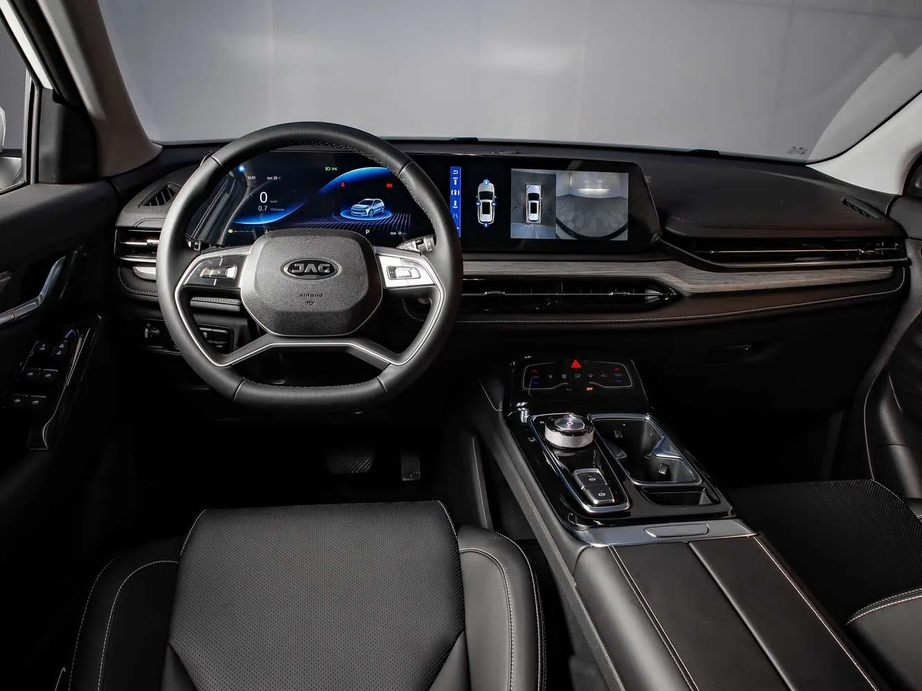 Интерьер салона <br>Jac JS6