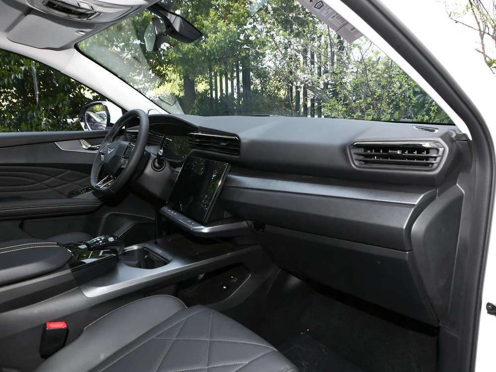 Интерьер салона <br>KAIYI X7 Kunlun