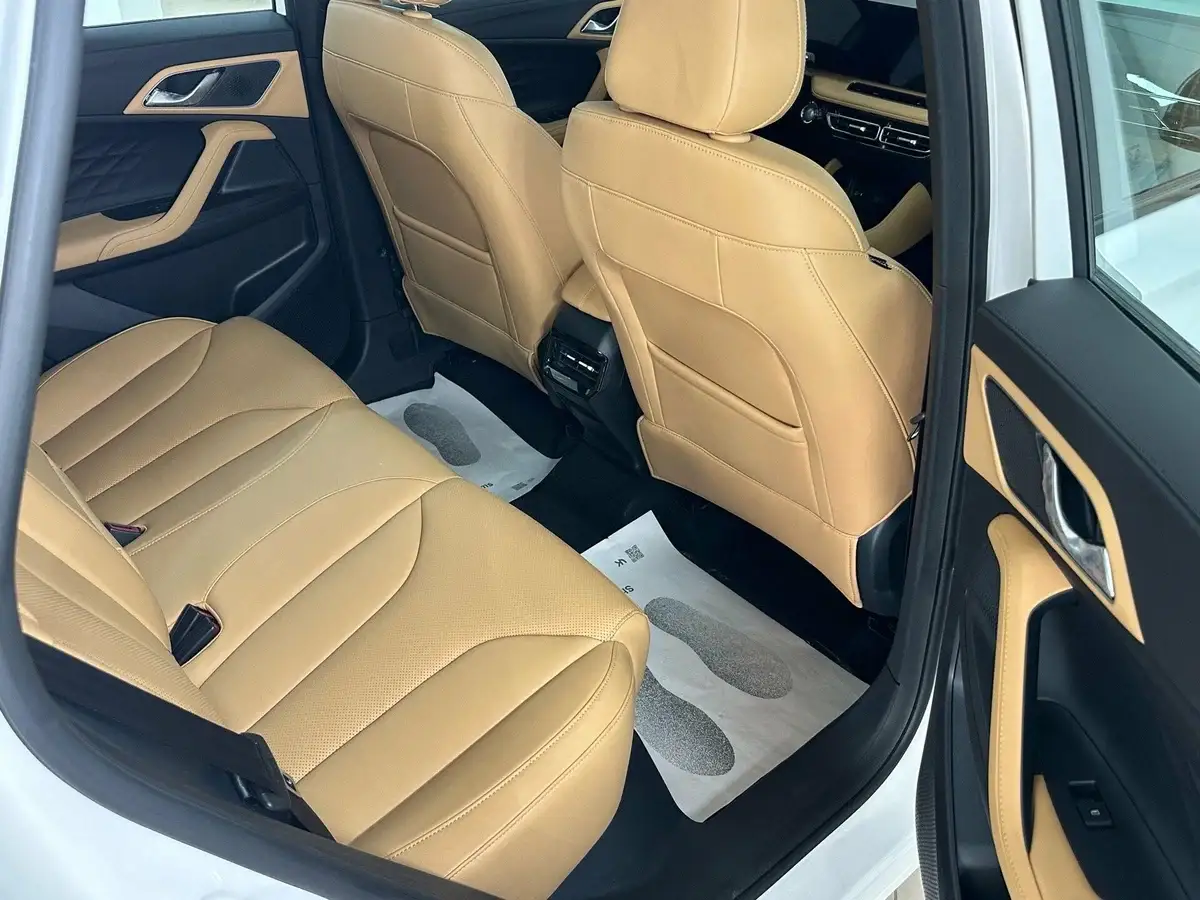 Интерьер салона <br>MG HS